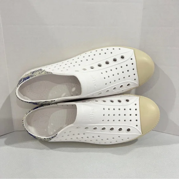 Native Unisex Jefferson Color Block Size W-10-M-8 Slip-On Sandals White Tan - Picture 7 of 10